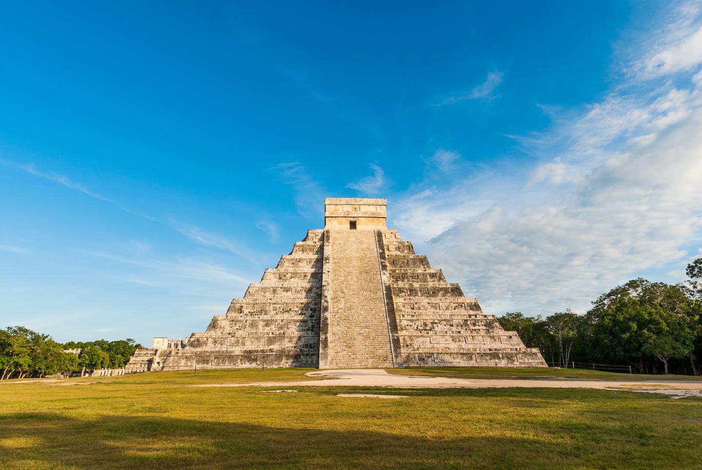 Mexiko-Yucatan-Chichen-Itza-Kukulkan-Tempel-g-925476728.jpg