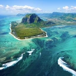 mauritius-le-morne-brabant-unterwasserwasserfall-g-873632038.jpg
