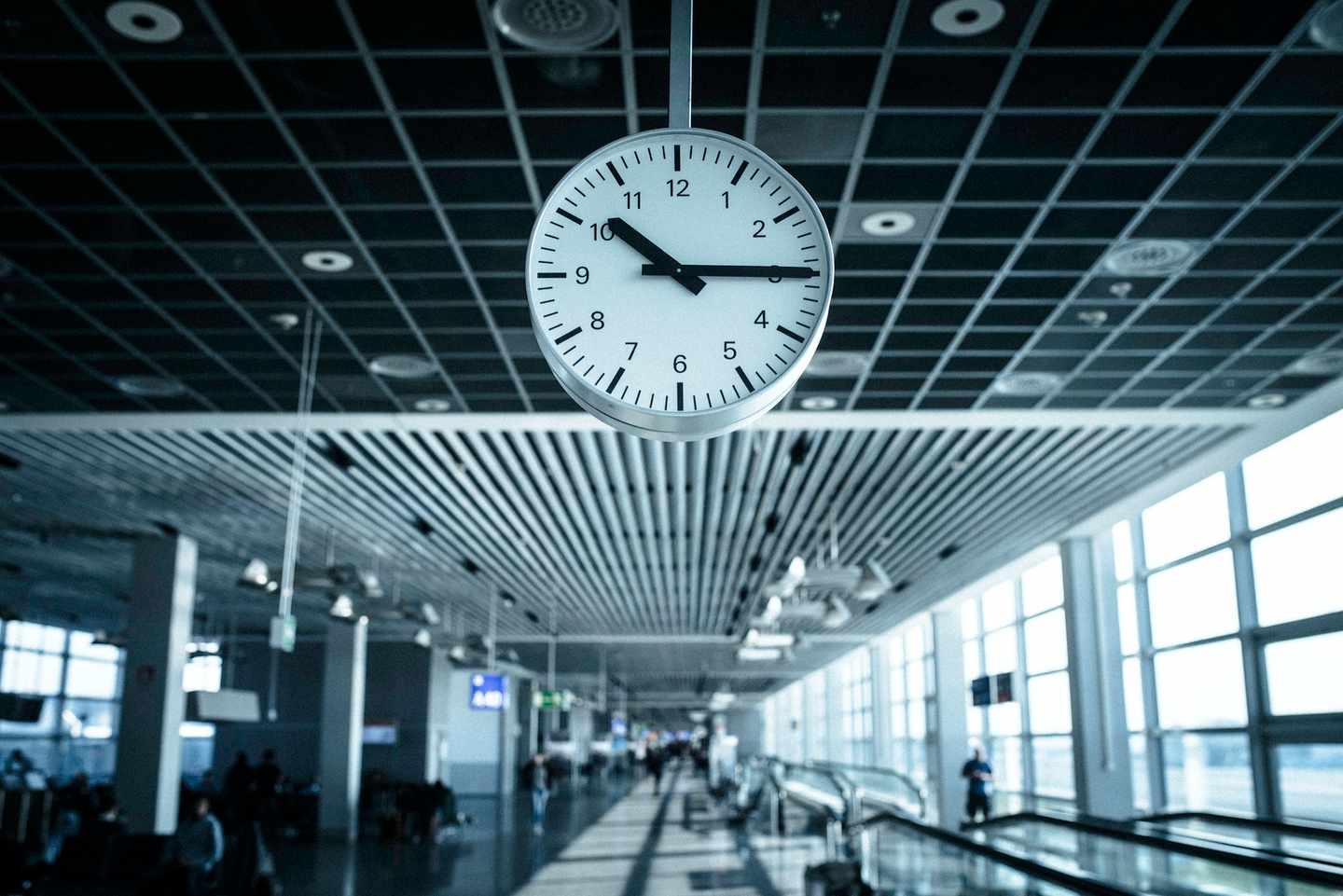 flughafen-uhr-g-857171206.jpg