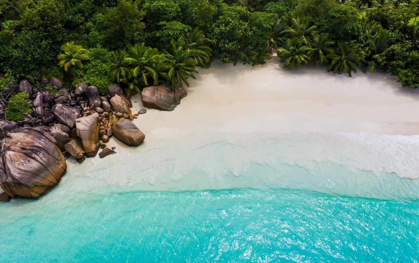 seychellen-strandhochzeit-seychellen-anse-lazio-von-oben-g-1221820666.jpg