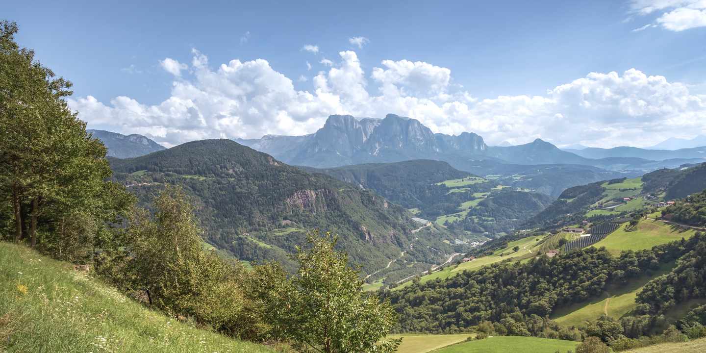 italien-suedtirol-blick-ins-eisacktal-g-899396818.jpg