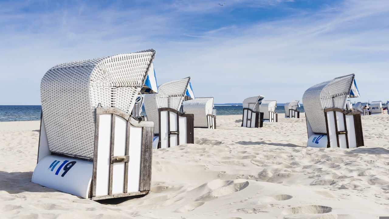 usedom-ahlbeck-strandkoerbe-t-651970174.jpg