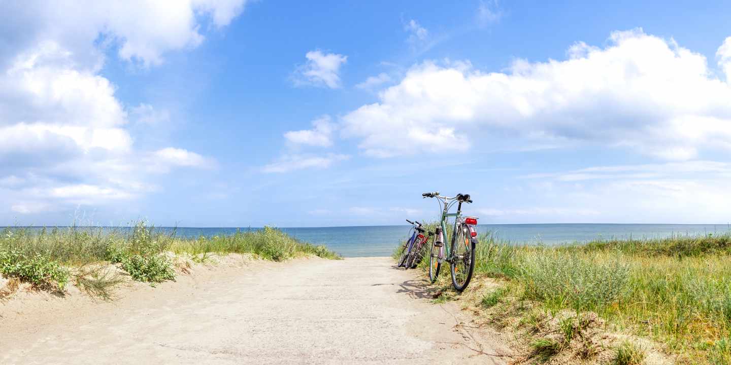 deutschland-ostsee-fahrraeder-auf-der-duene-g-598140908.jpg