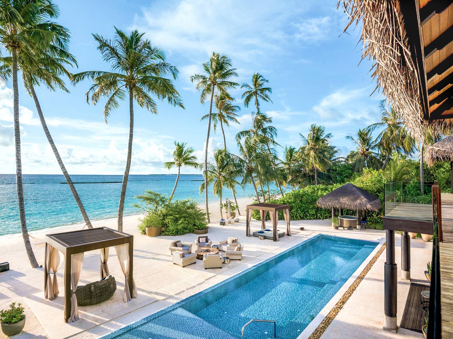 blt5f00d55c7ef9ee1d-malediven-noonu-atoll-velaa-private-island-pool-sonnenliegen-palmen-f-deluxe-der1366909.jpg malediven-noonu-atoll-velaa-private-island-pool-sonnenliegen-palmen-f-deluxe-der1366909.jpg