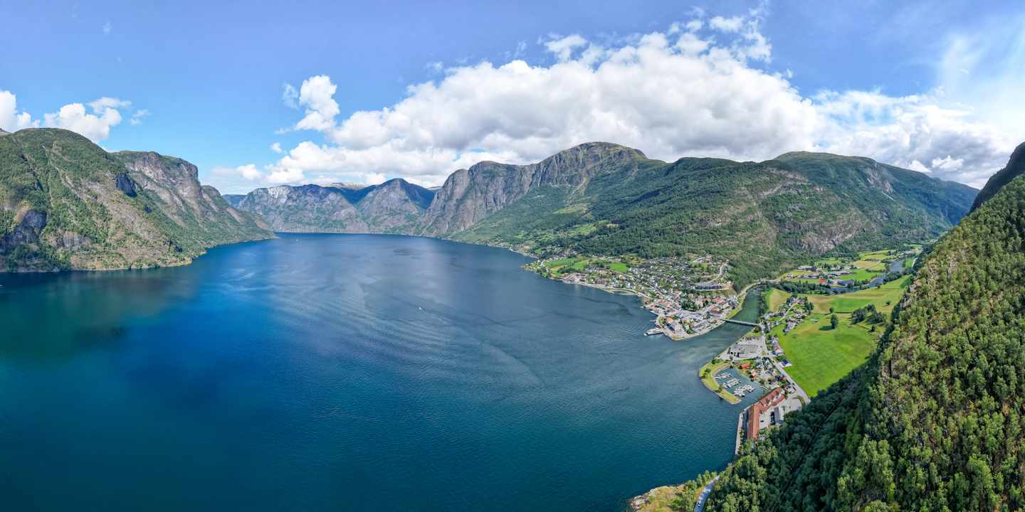 norwegen-fjprd-aurlandsford-seitenarm-des-sognefjord-g-1784217014.jpg