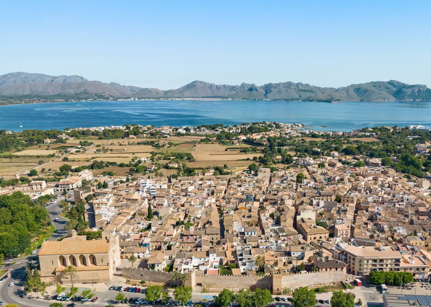 blt829ef9df7435031c-spanien-balearen-mallorca-alcudia-blick-stadt-meer-g-1405777405.jpg spanien-balearen-mallorca-alcudia-blick-stadt-meer-g-1405777405.jpg