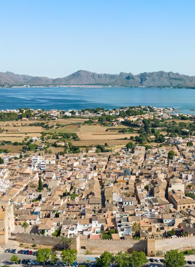 Alcudia Urlaub spanien-balearen-mallorca-alcudia-blick-stadt-meer-g-1405777405.jpg