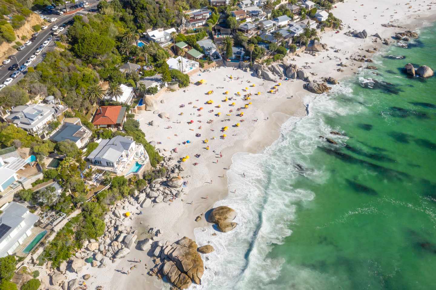 suedafrika-kapstadt-clifton-beach-luftaufnahme-strand-und-meer-g-1144717938.jpg