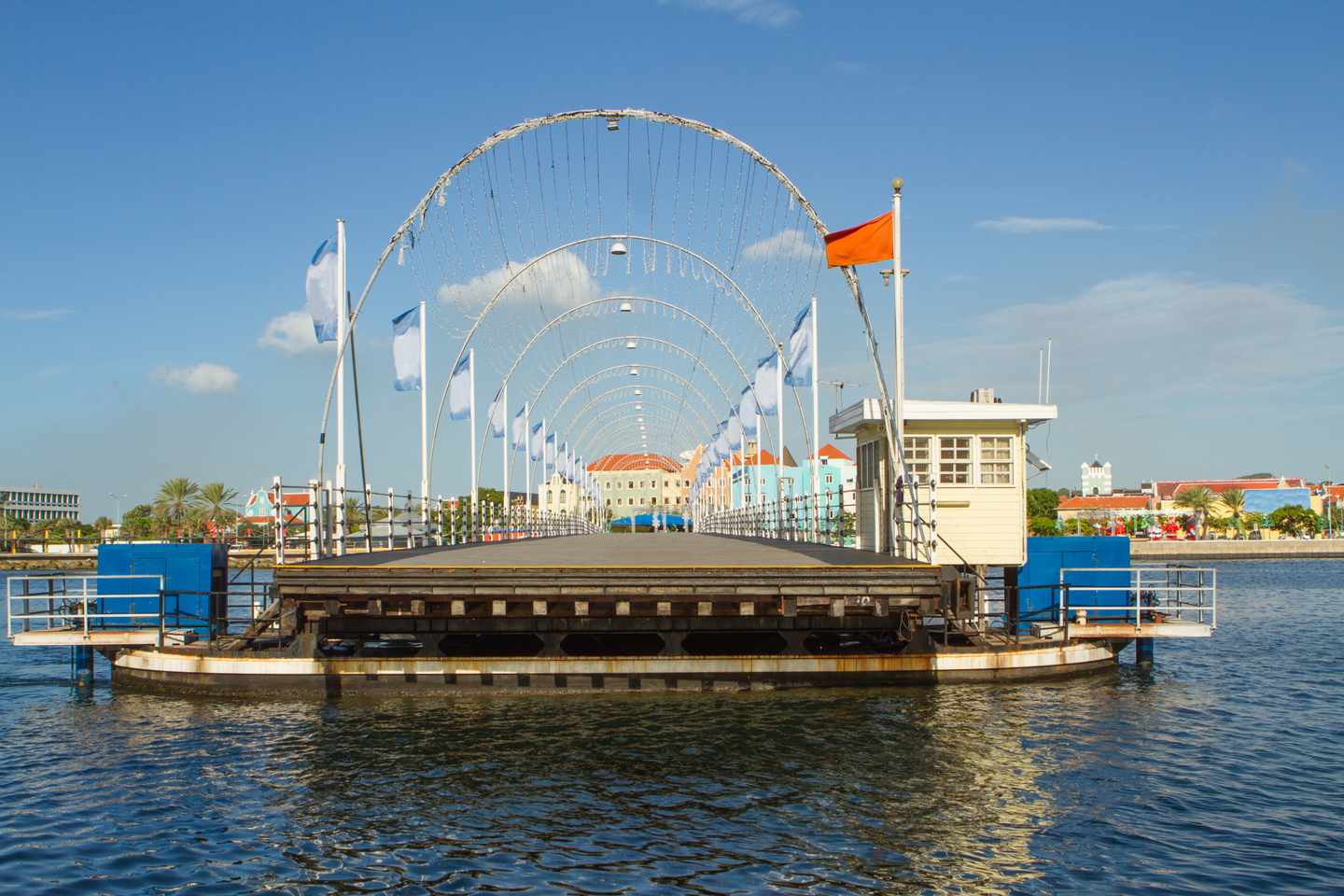 Kuba-Curacao-Königin-Emma-Brücke-g-642365486.jpg