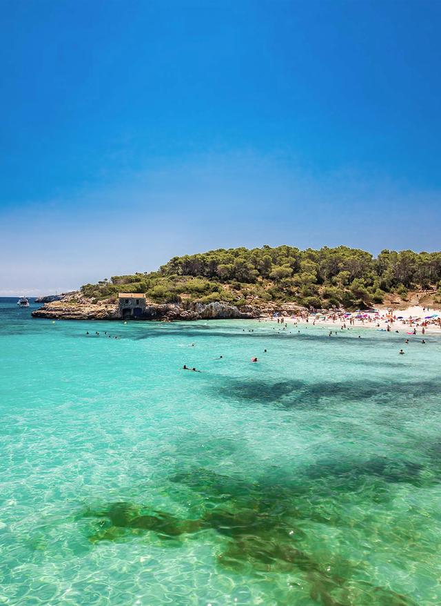 Reiseziele im September spanien-mallorca-parc-natural-sueden-meer-mit-strand-cala-mondrago-g-1279491497.jpg