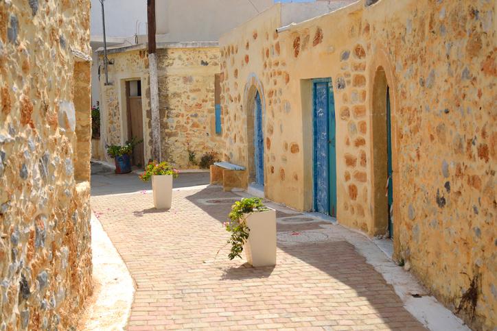 Gasse in der Altstadt von Malia