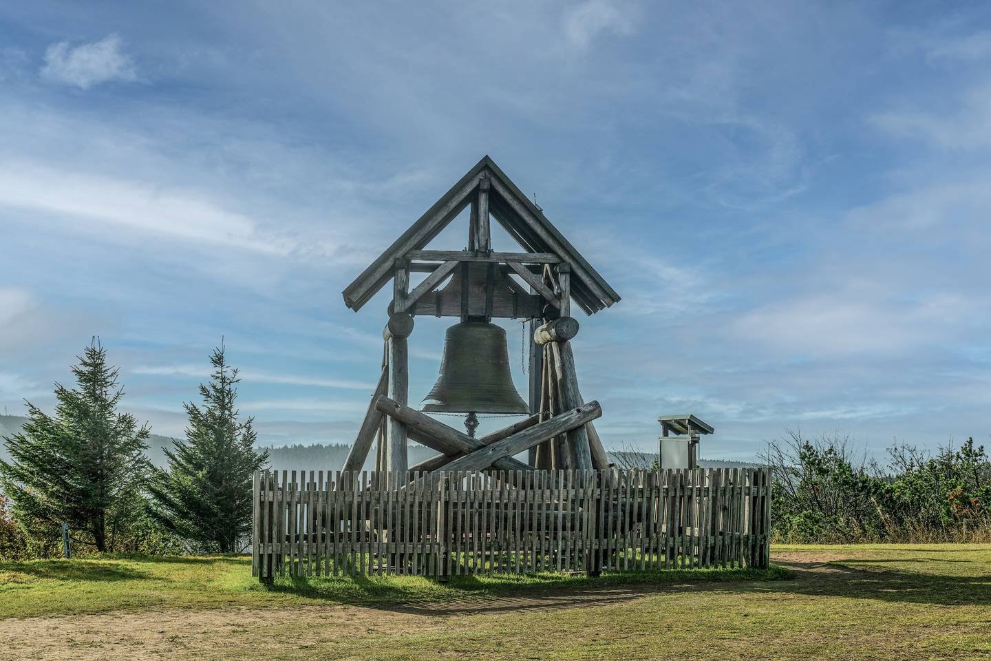 deutschland-sachsen-erzgebirge-fichtelberg-friedensglocke-g-1283567964.jpg