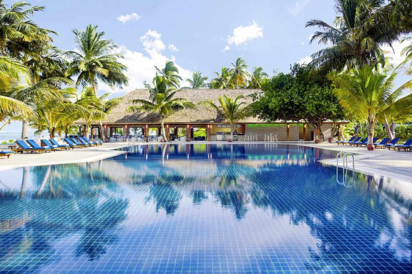 malediven-meeru-island-resort-and-spa-hotelanlage-DER_ATC_MLE10105B_S23_7.jpg