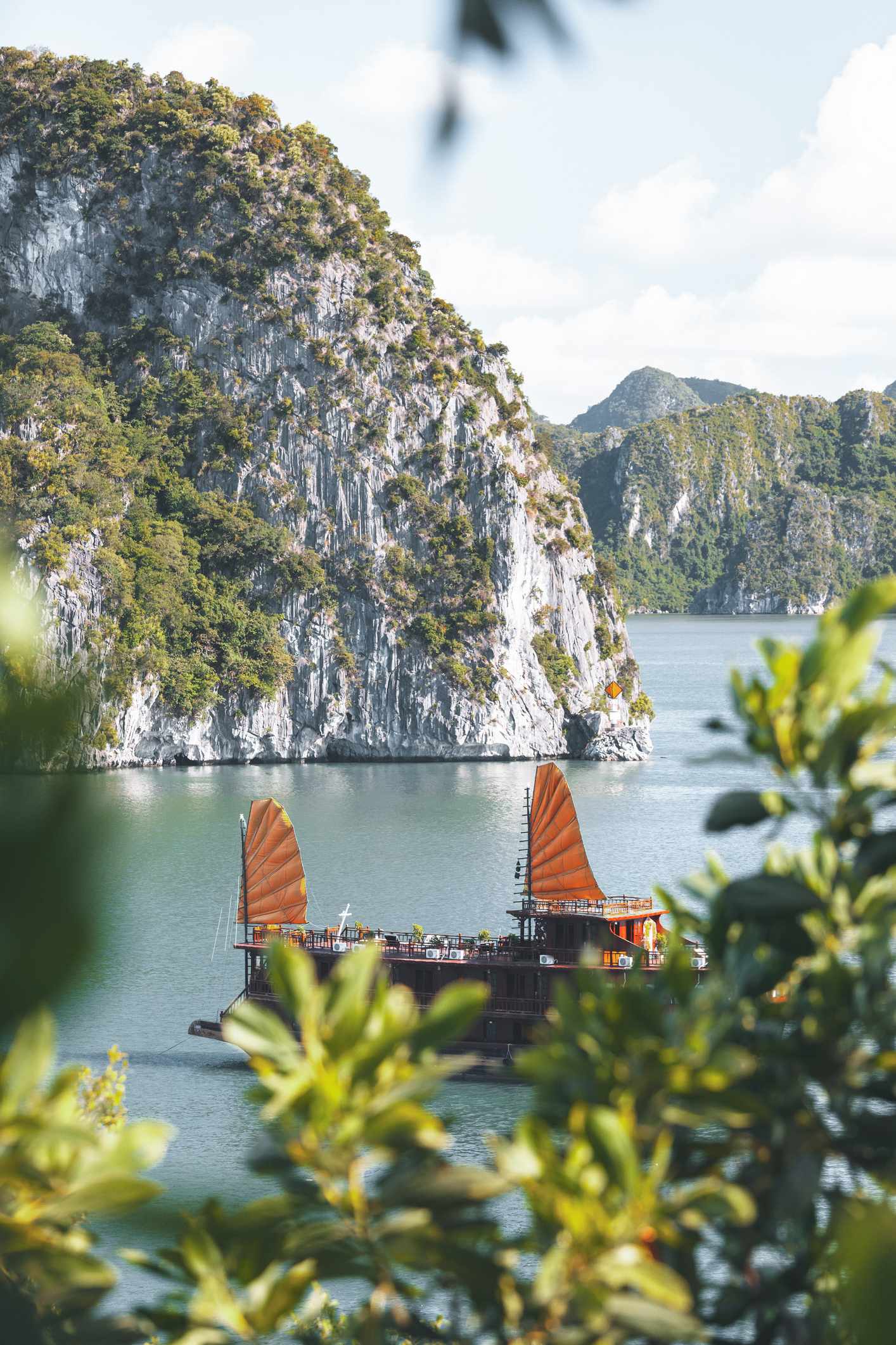 blt9f0537d5c36fe6a3-Vietnam-Halong-Bay-und_Boot-g-963207598.jpg Halong Bucht mit Boot