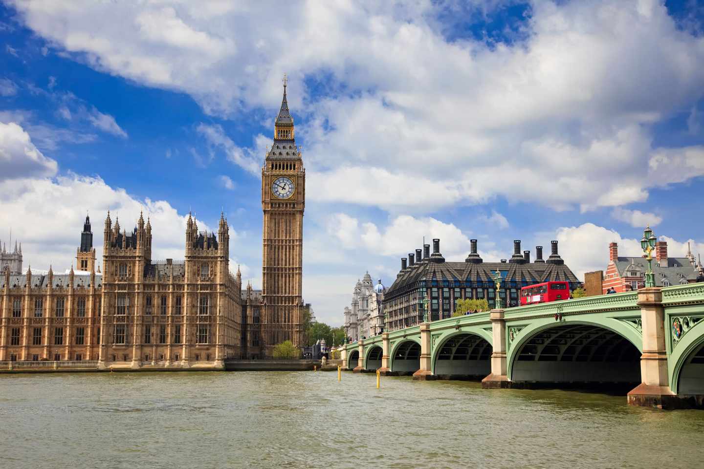 bltf9bd00b8db173d66-London-big-ben-themse-t-96230195.jpg Blick auf Big Ben in London