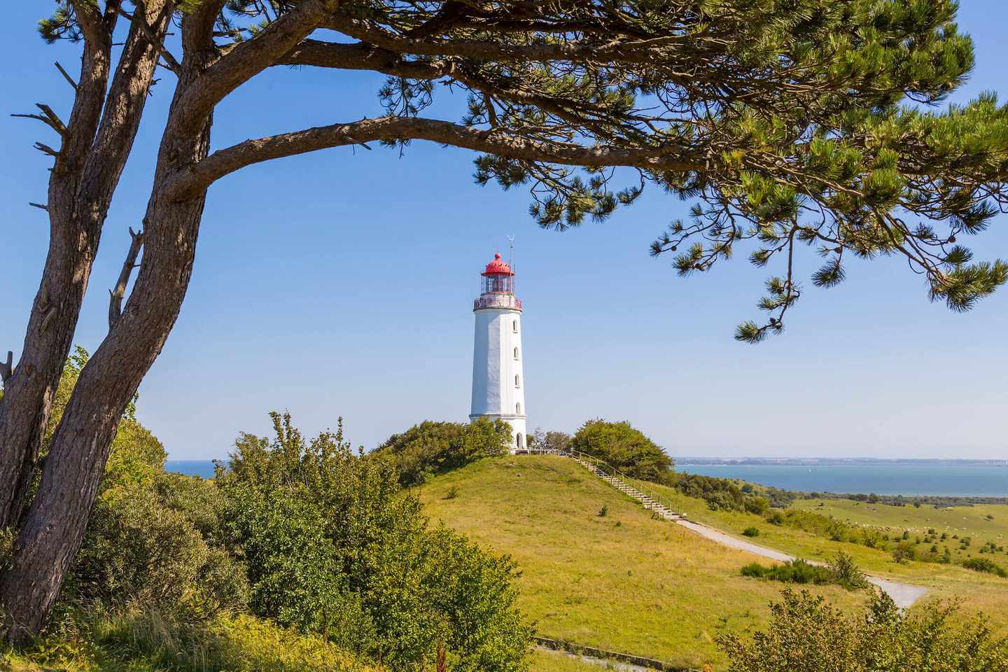 ostsee-hiddensee-leuchtturm-dertour-g-512405404.jpg