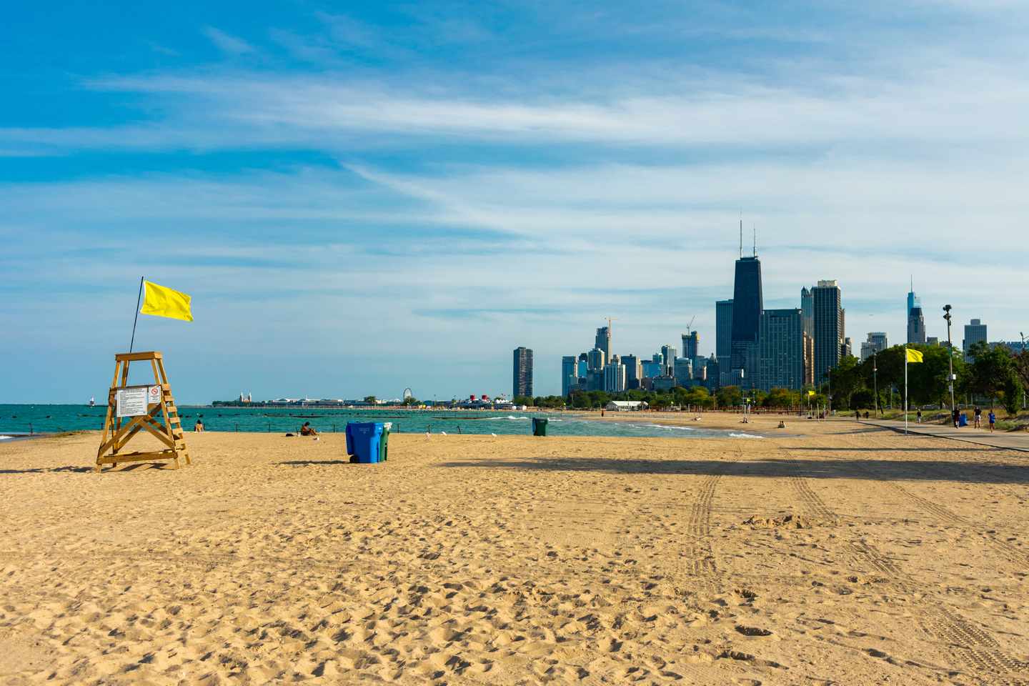 usa-chicago-north-side-beach-g-1126815179.jpg