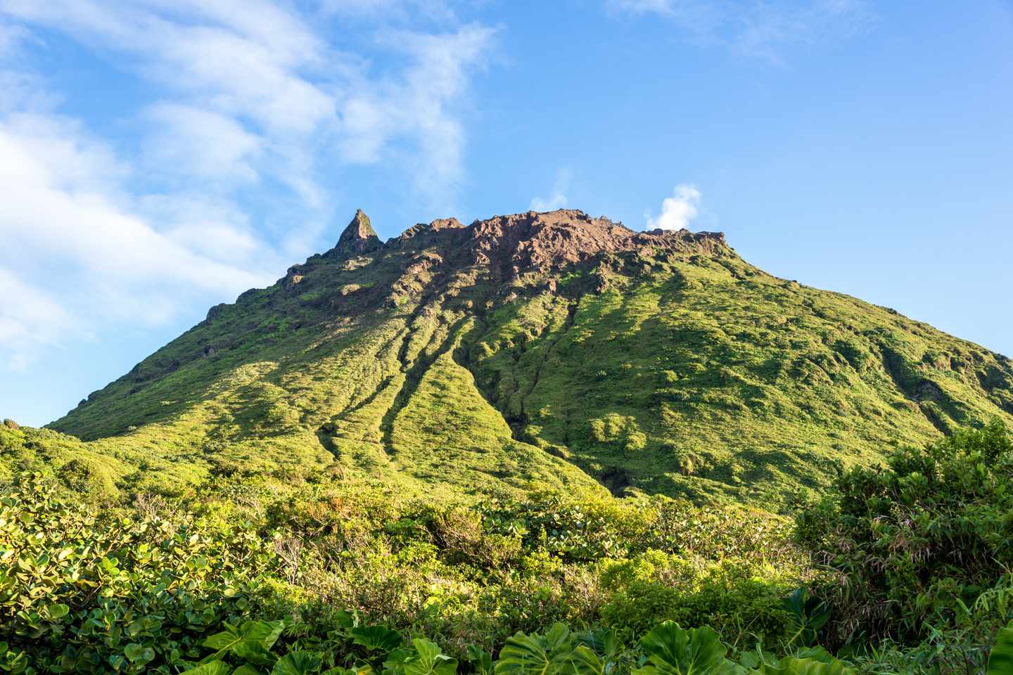 guadeloupe-vulkan-la-soufriere-g-1407096896.jpg Guadeloupe Urlaub: Aktiver Vulkan La Soufrière mit schwefelhaltigem Rauch