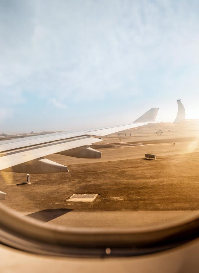 flughafen-flugzeug-g-958442260.jpg
