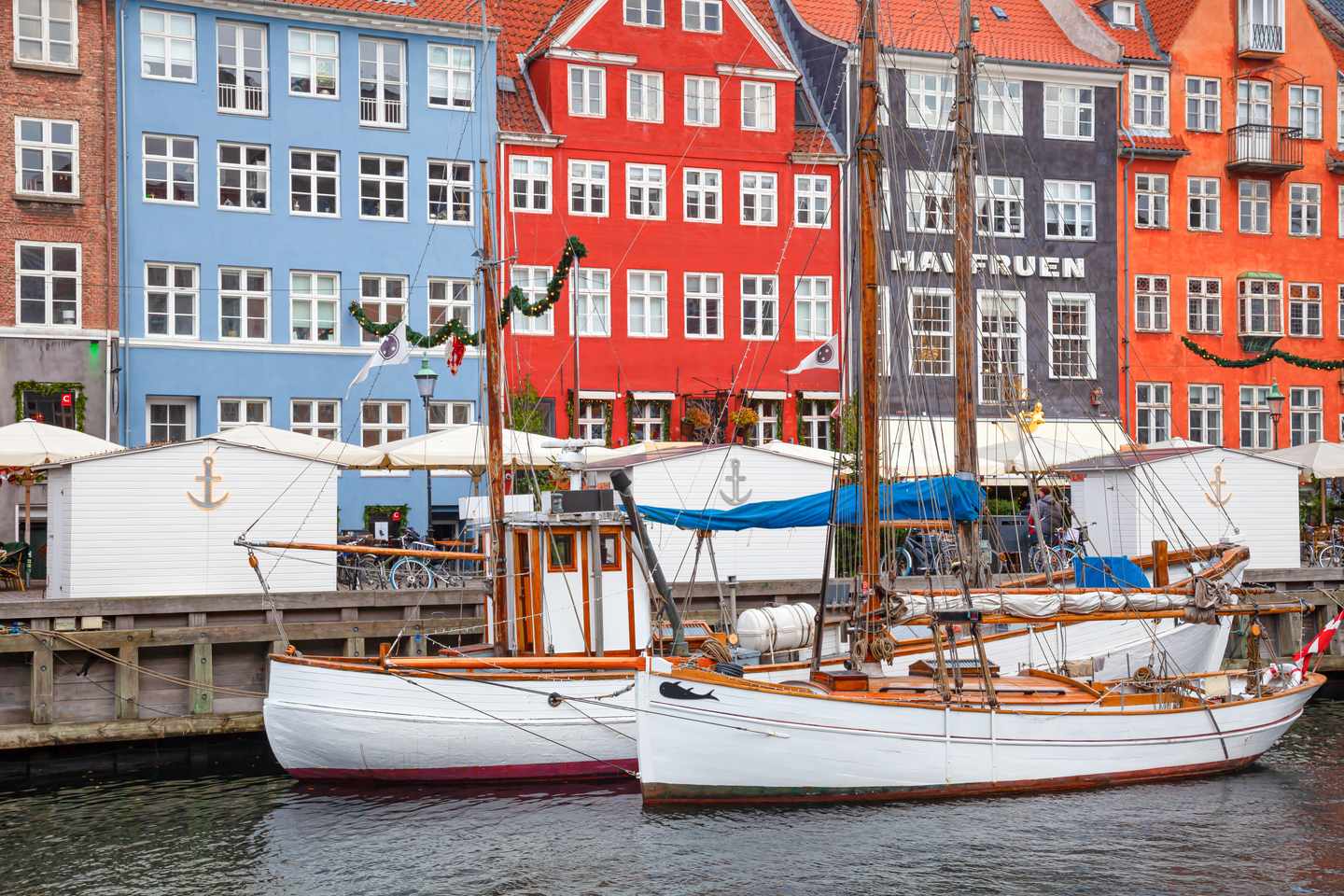 daenemark-kopenhagen-nyhavn-kanal-weihnachtszeit-g-1498222724