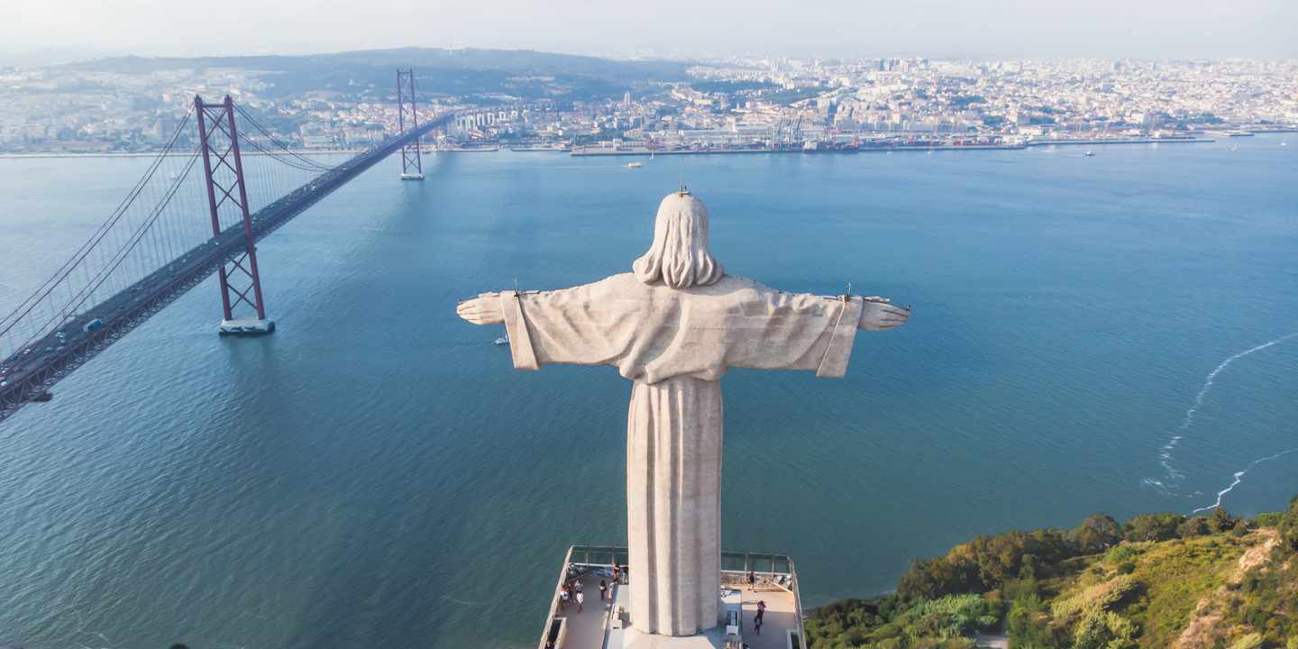 portugal-lissabon-cristo-rei-aussicht-bruecke-ponte-25-de-abril-tejo-s-224784100.jpg