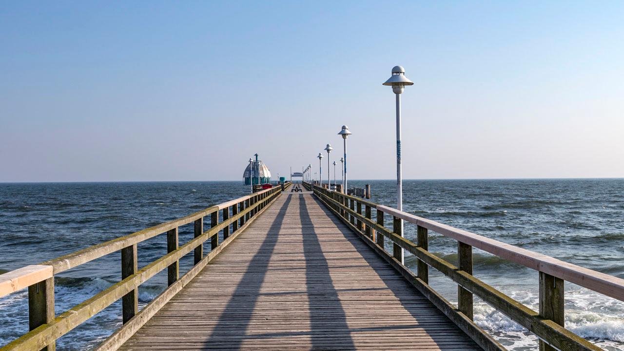 zinnowitz-usedom-ostsee-seebruecke-tauchgondel-t-641268758.jpg