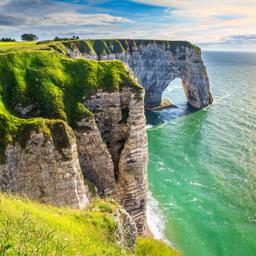 frankreich-normandie-etretat-klein-g-637817530.jpg