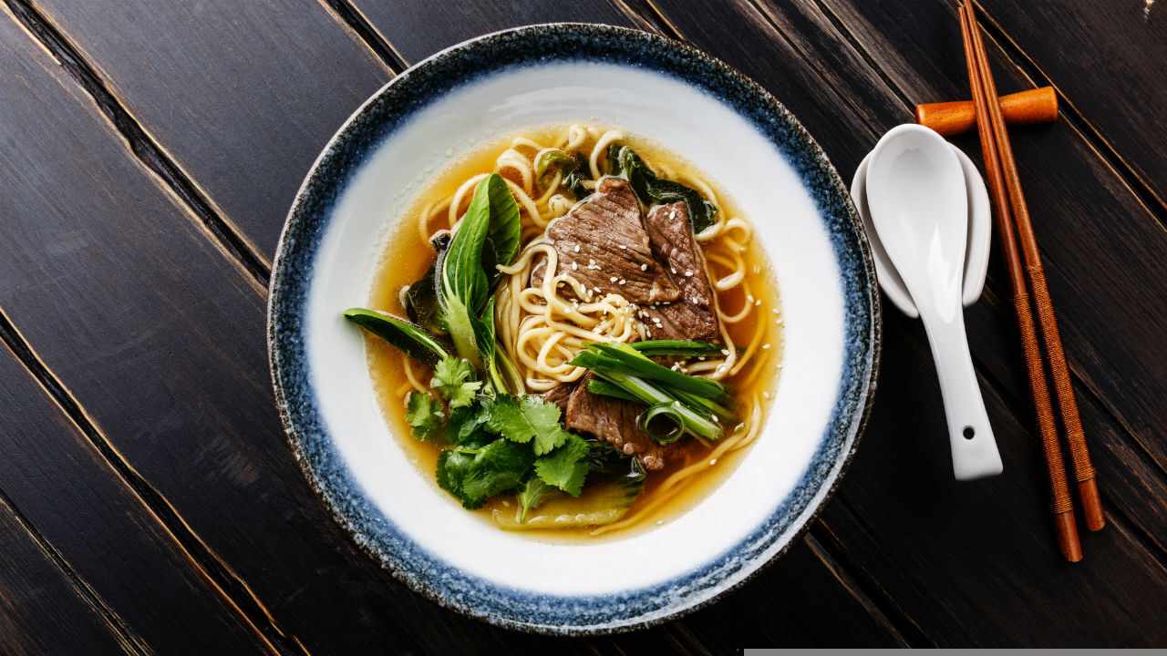 japan-essen-ramen-g-918851072.jpg