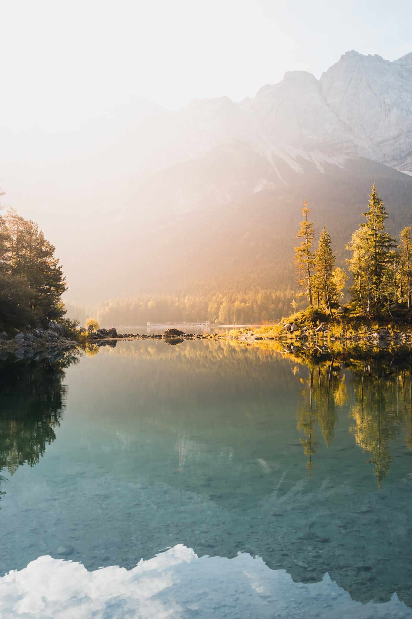 blt7c8b968689307859-deutschland-eibsee-2-kolkrabenjan.jpg Am Eibsee Toller im Süden Deutschlands siehst du das magische Licht