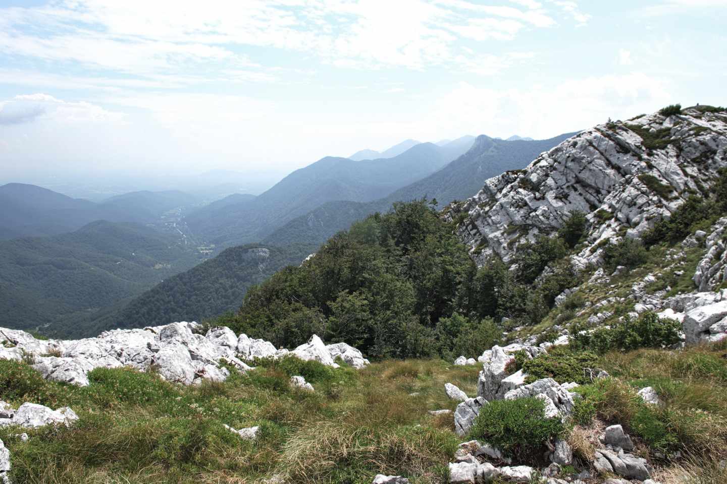 kroatien-velebit-gebirge-felsige-landschaft-g-1575682609_bearbeitet.jpg