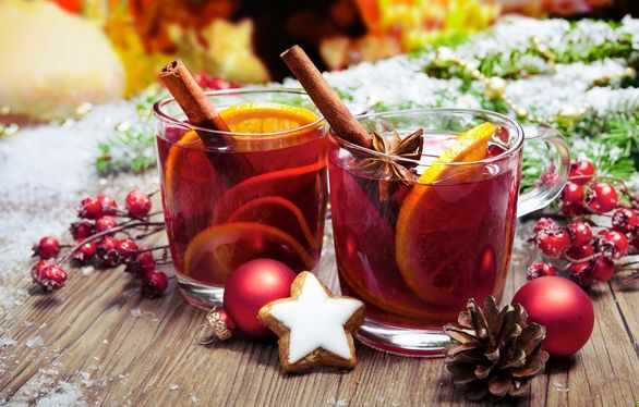 weihnachtsmarkt-gluehwein-glaeser-g-522522453.jpg