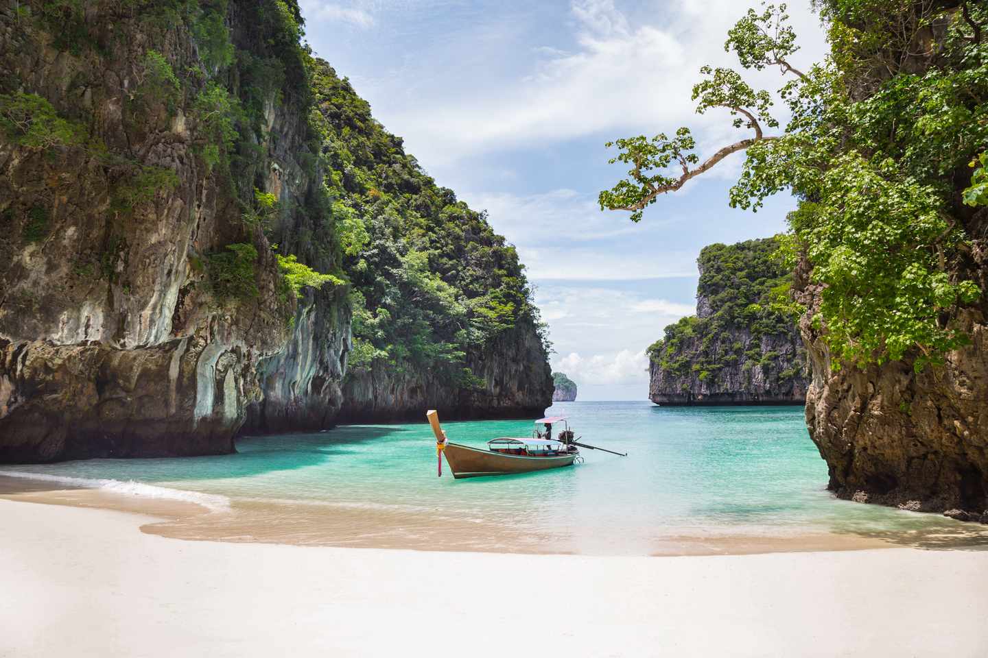 blta37fdd62fa833c7b-Thailand-traditionelles-Longtail-Boot-am-Strand-g-1396081945.jpg Longtail-Boot am Strand
