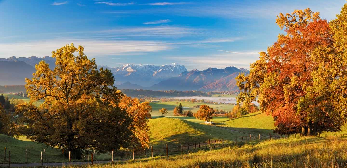 deutschland-bayern-garmisch-patenkirchen-blick-auf-berglandschaft-g-842148782.jpg