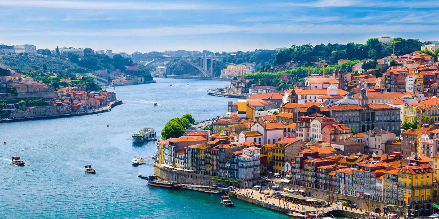 portugal-porto-altstadt-douro-ribeira-panorama-bruecke-g-1201385002.jpg