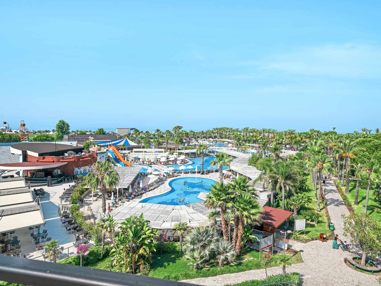 bltfa91ffae6b12b832-tuerkei-side-kizilot-calimera-serra-palace-poollandschaft-familienhotel-DER1506839.jpg Weitläufige Poollandschaft im Calimera Serra Palace in Kizilot bei Side – eines der besten Familienhotels der Türkei