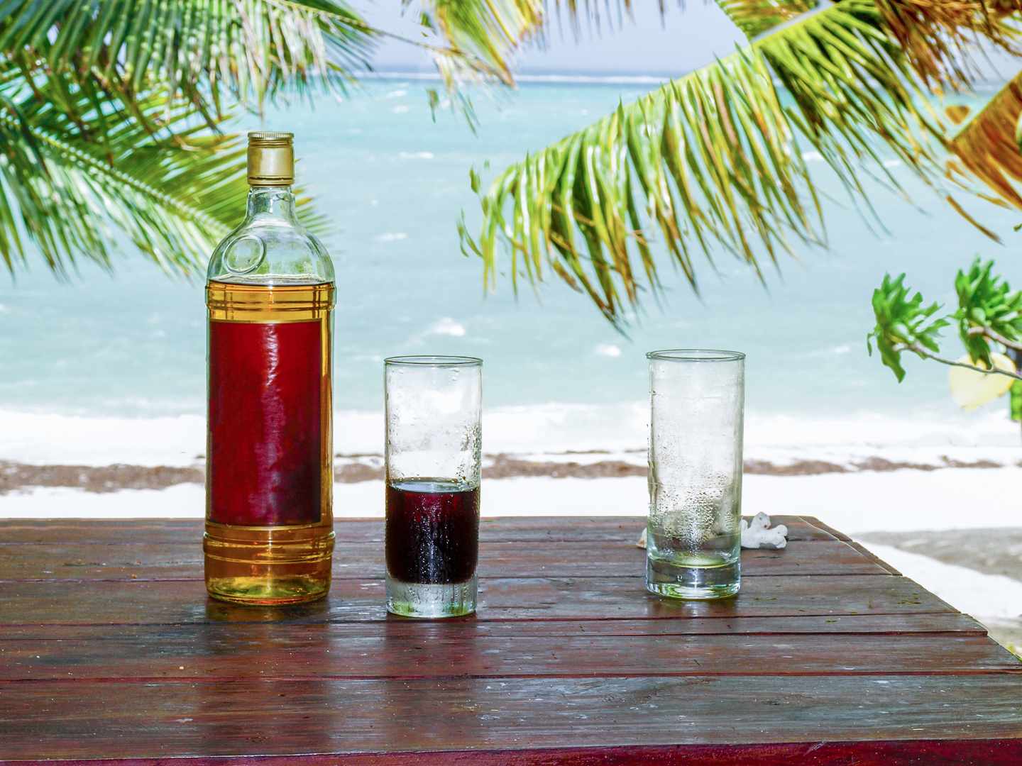 mauritius-roche-noir-rum-und-cola-g-496443318.jpg