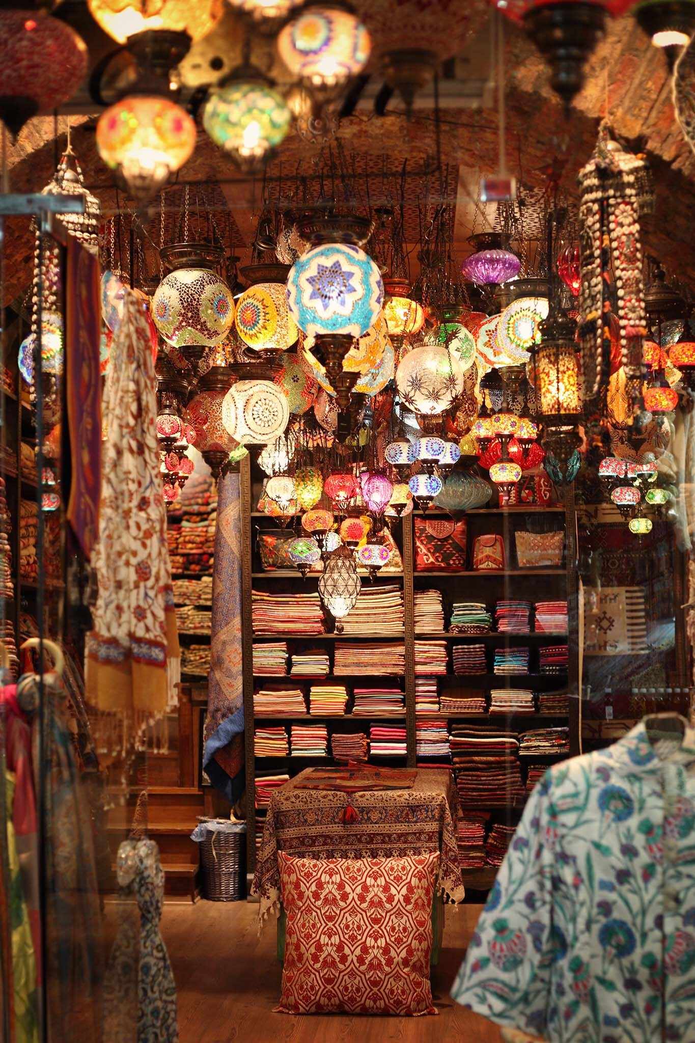 tuerkei-bucket-list-basar-mit-traditionellen-tuerkischen-produkten-g-186845539.jpg