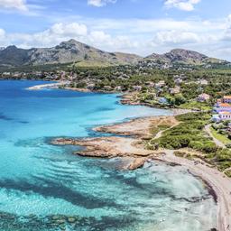 spanien-norden-alcudia-strand-luftaufnahme-strand-sant-pere-g-1324340143.jpg
