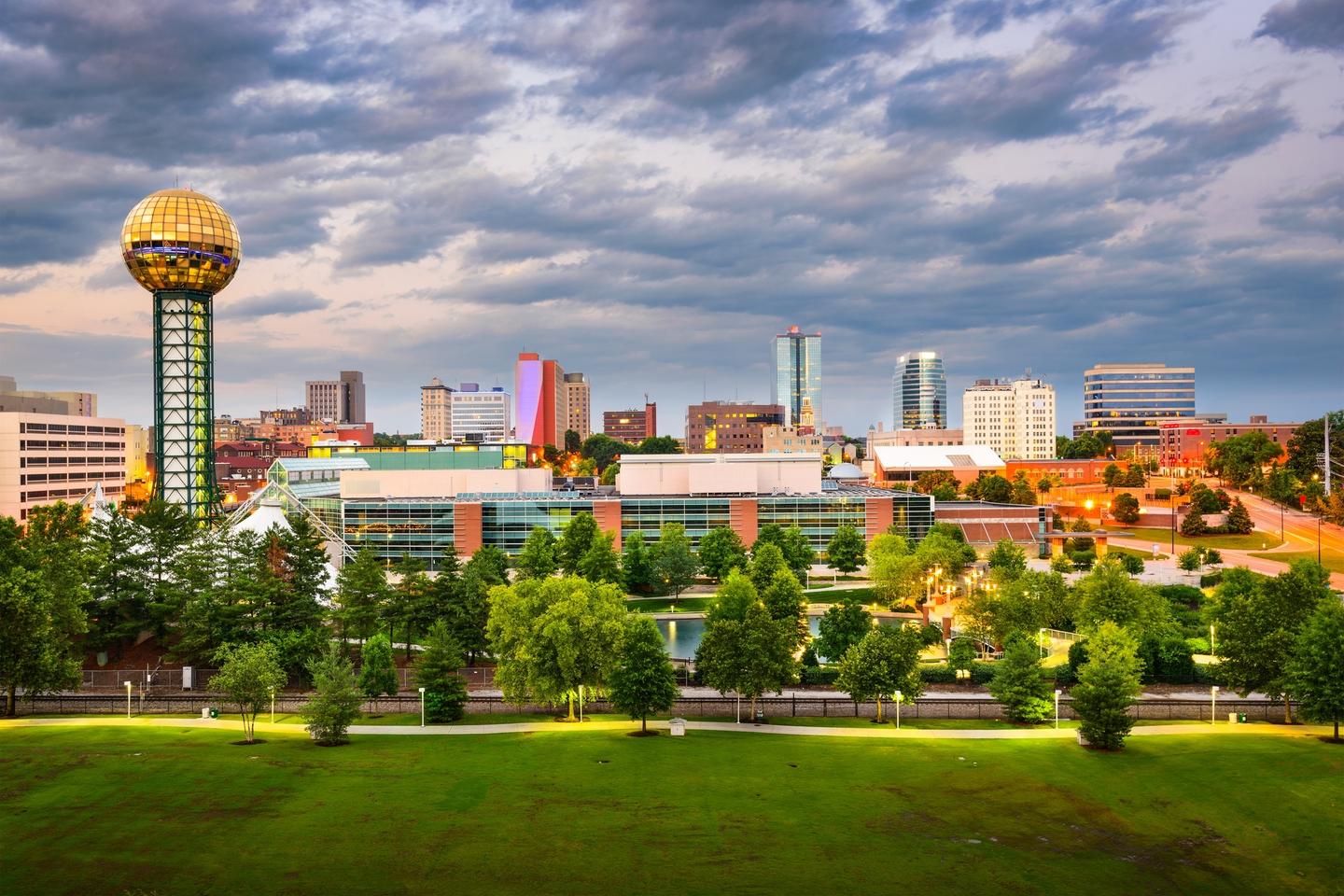 bltac3dd591e23a91a3-usa-tennessee-knoxville-skyline-t-579777082.jpg usa-tennessee-knoxville-skyline-t-579777082.jpg