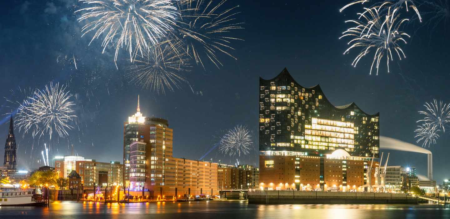 deutschland-hamburg-silvester-elbphilharmonie-elbe-g-1063296290.jpg
