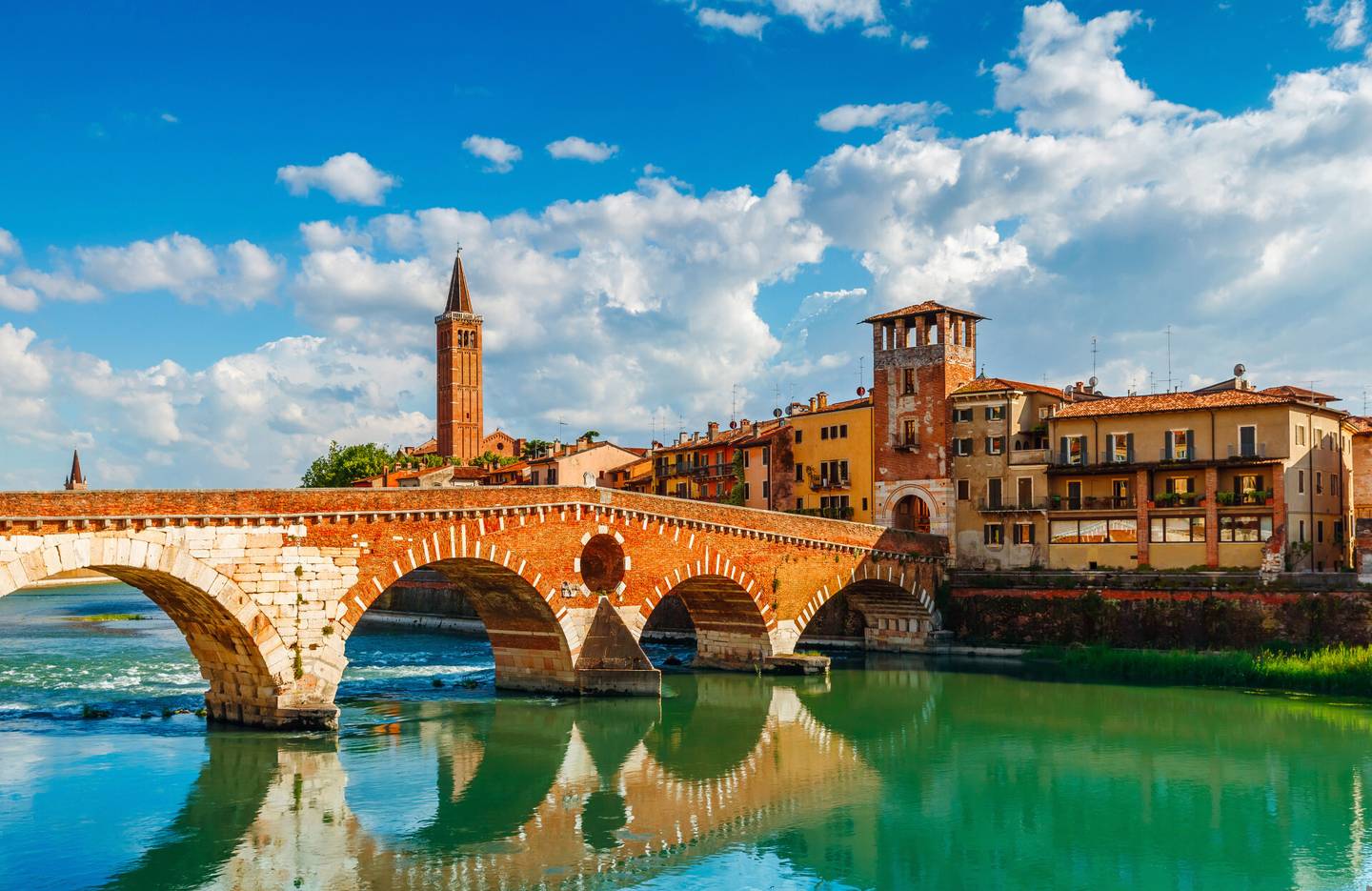 italien-venetien-verona-ponte-pietra-klein-g-610871156.jpg