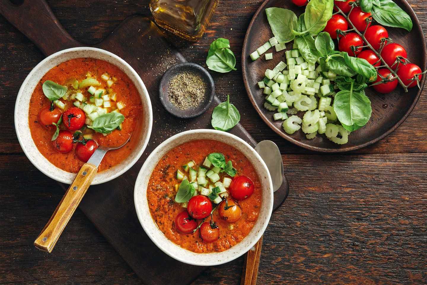 spanien-mallorca-kulinarik-klassische-gazpacho-kalte-tomatensuppe-g-1250683347.jpg