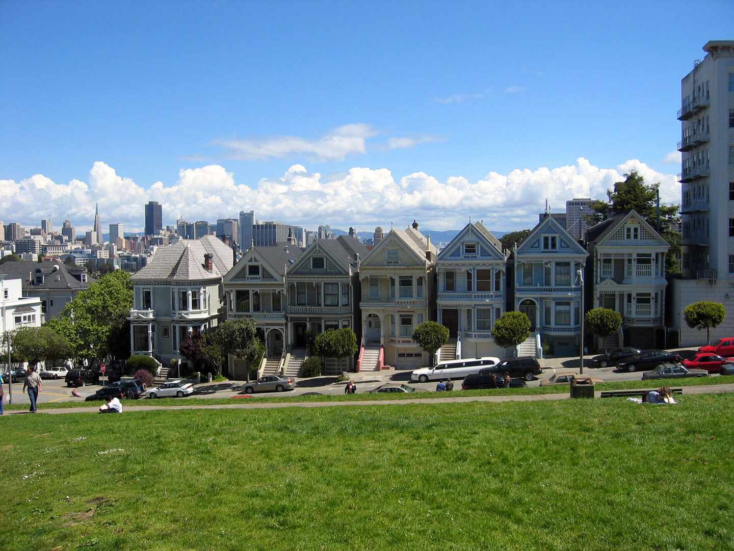 san-francisco-alamo-square-t-139673886.jpg