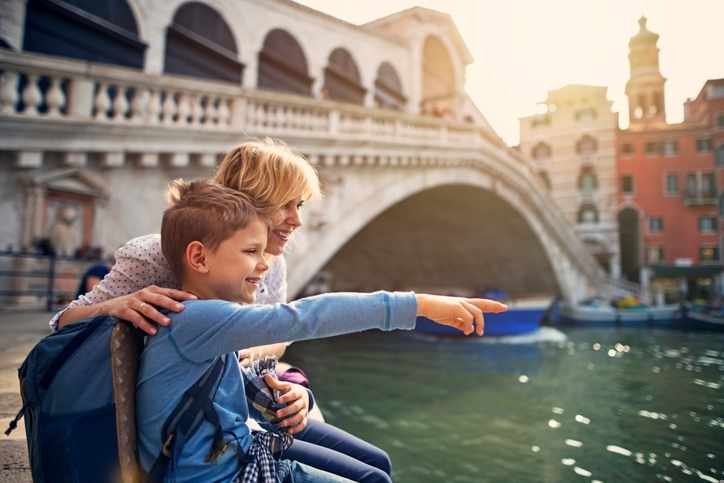 venedig-mutter-sohn-g-683493946.jpg