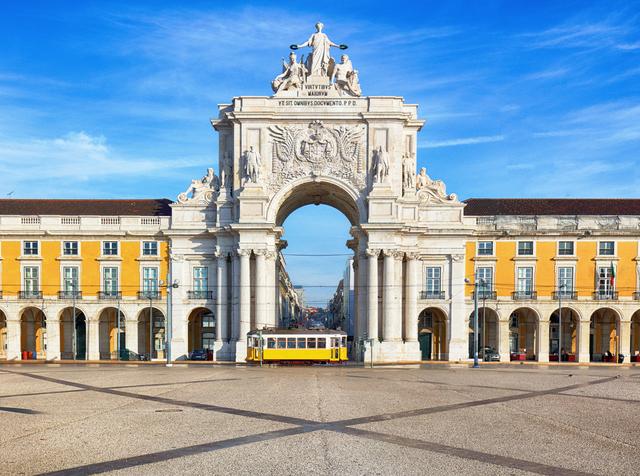 Praca Commercio Straßenbahn in Lissabon
