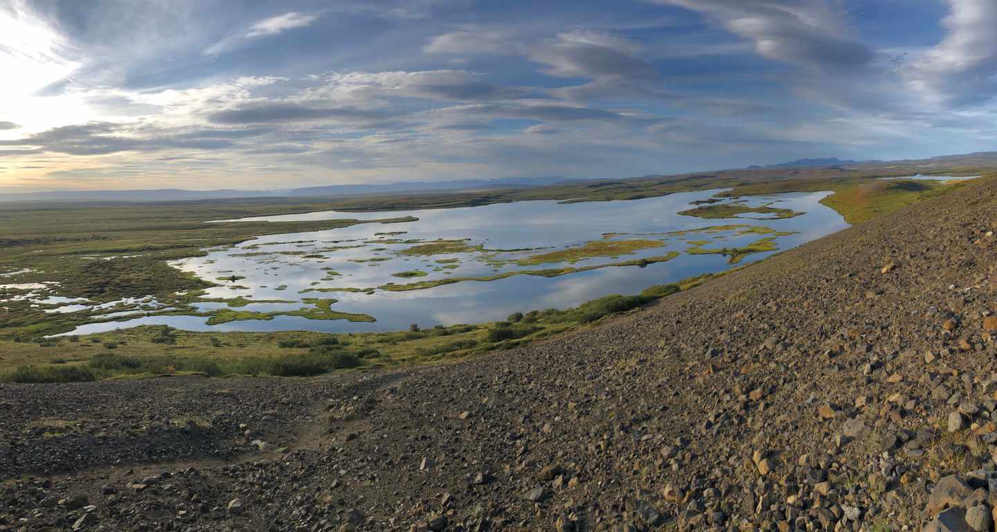 blt9117a2af9a39bcaa-island-vindbelgjarfjall-myvatn-i-lena-herrmann.jpeg Blick auf Myvatn