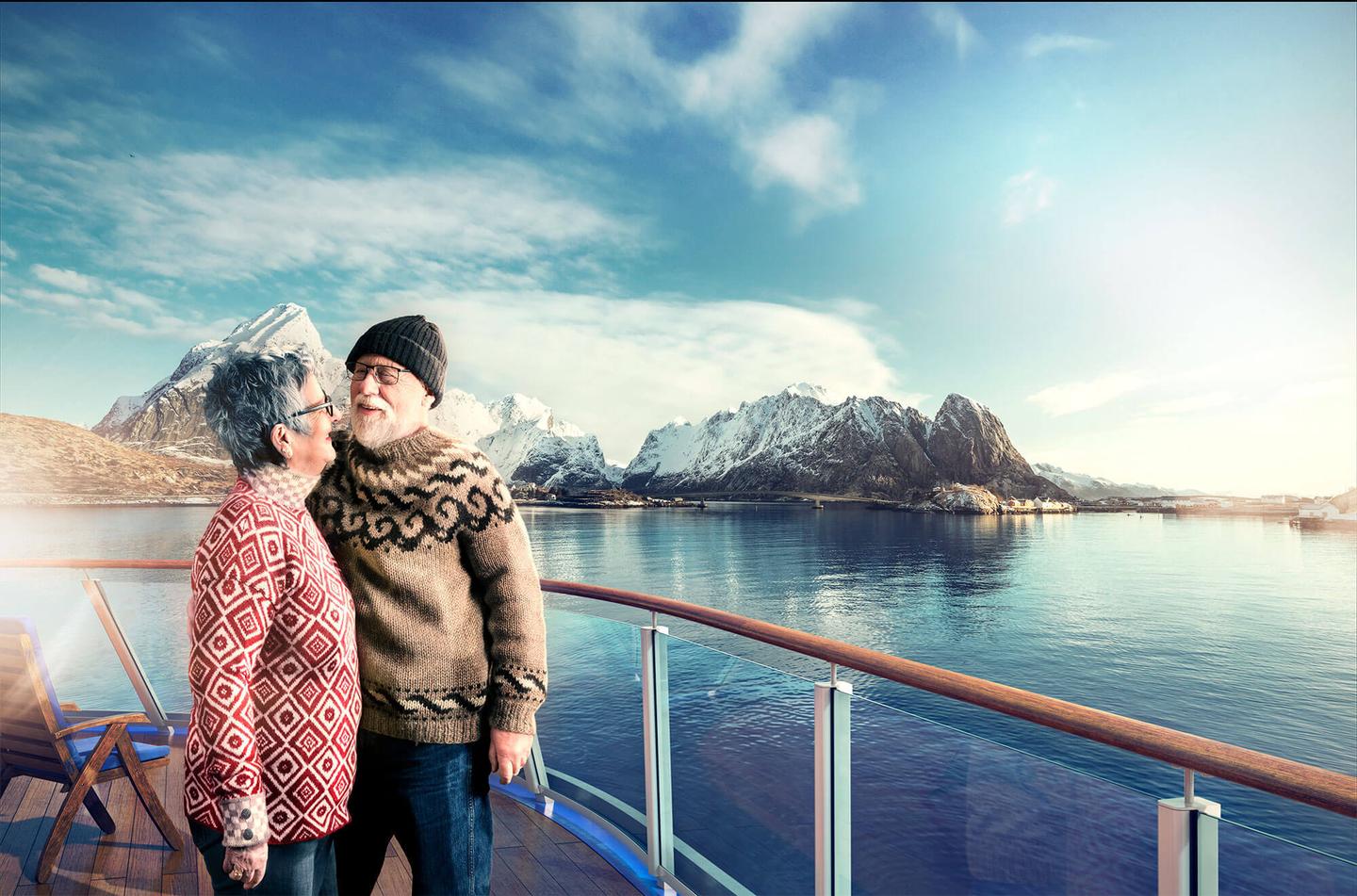 Couple-on-deck_Lofoten_Havila-Voyages.jpg