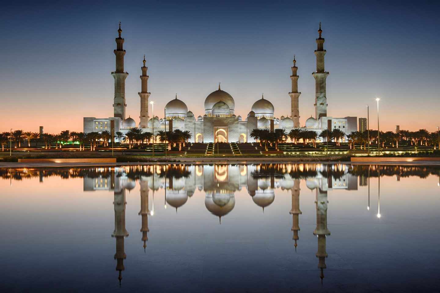 vae-abu-dhabi-moschee-nacht-g-1138005939.jpg