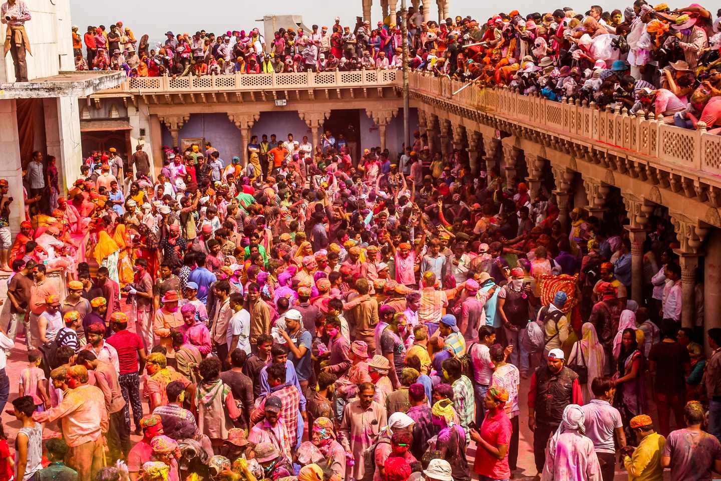 indien-holi-fest-feier-t-945498182.jpg