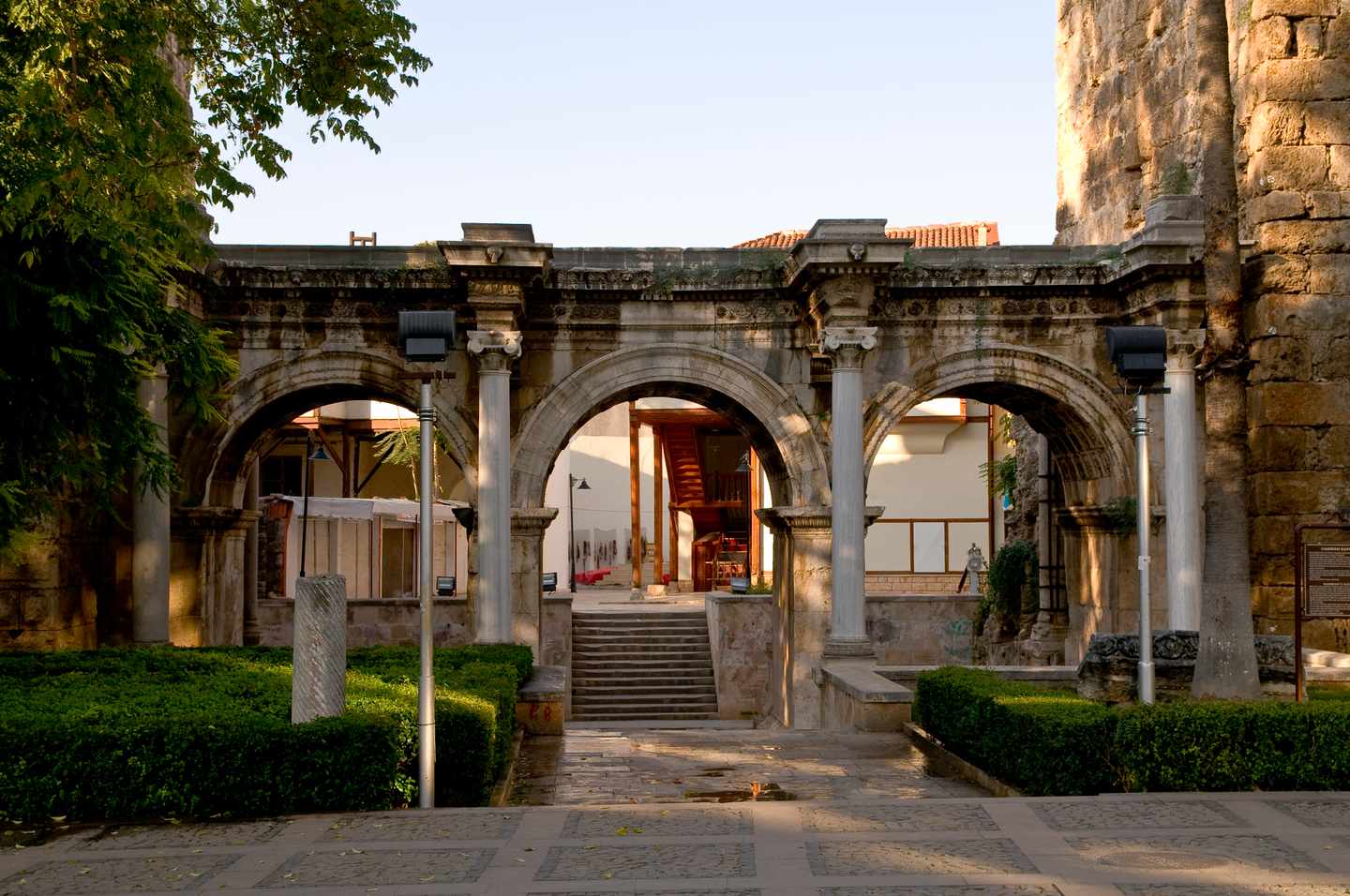 GettyImages-93058932.jpg Hadrianstor  Antalya  Türkei